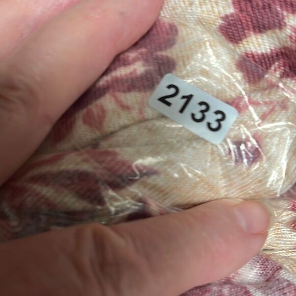 C & C California size 1X floral V neck sweater. - Picture 7 of 7